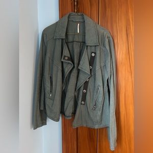 FREE PEOPLE army green jacket size Medium. Lightly worn great condition